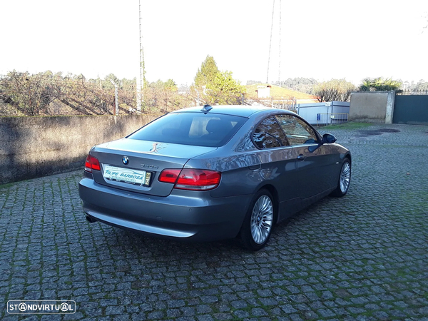 BMW 320 d Intense - 12