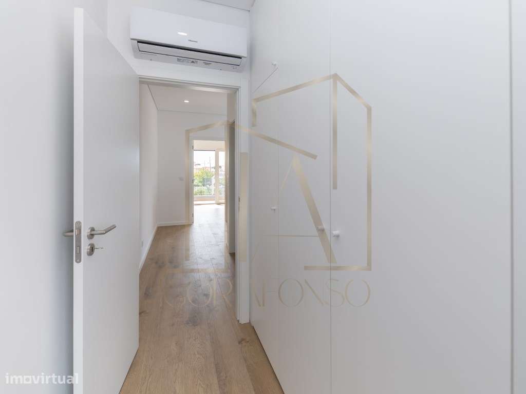 Moradia Geminada T3 com Suíte e Ótimo Espaço Exterior-23