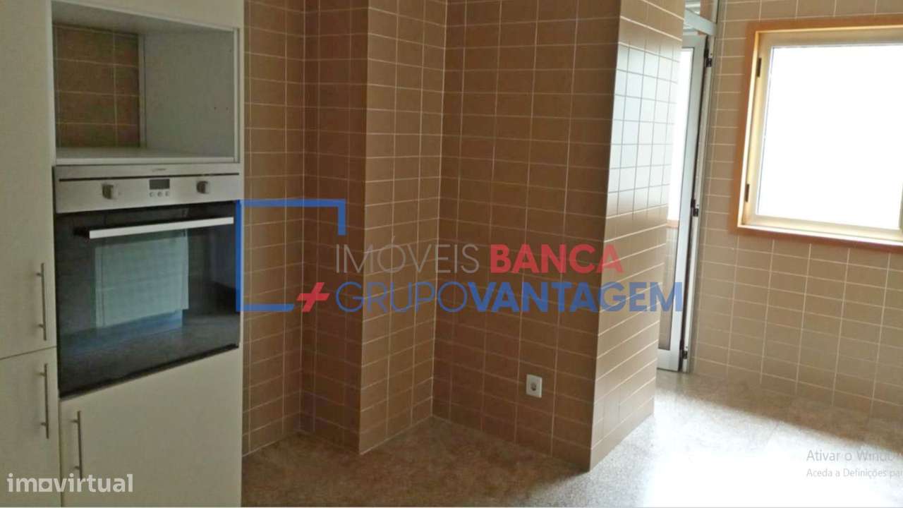 APARTAMENTO T3 COM 2 LUGARES DE GARAGEM - Grande imagem: 2/14