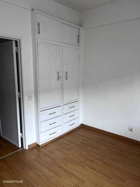 Arrendamento de apartamento t1 na Rua Barão de Sabrosa - Grande imagem: 5/8