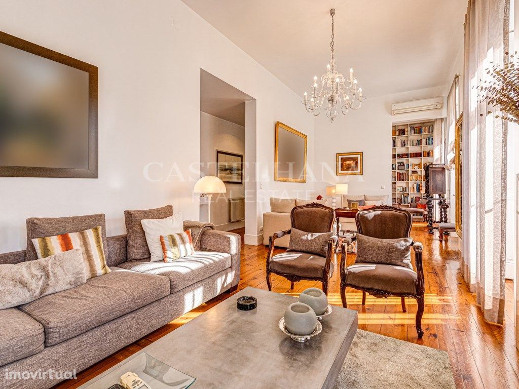 Apartamento T5 duplex de charme, situado na Lapa, Lisboa