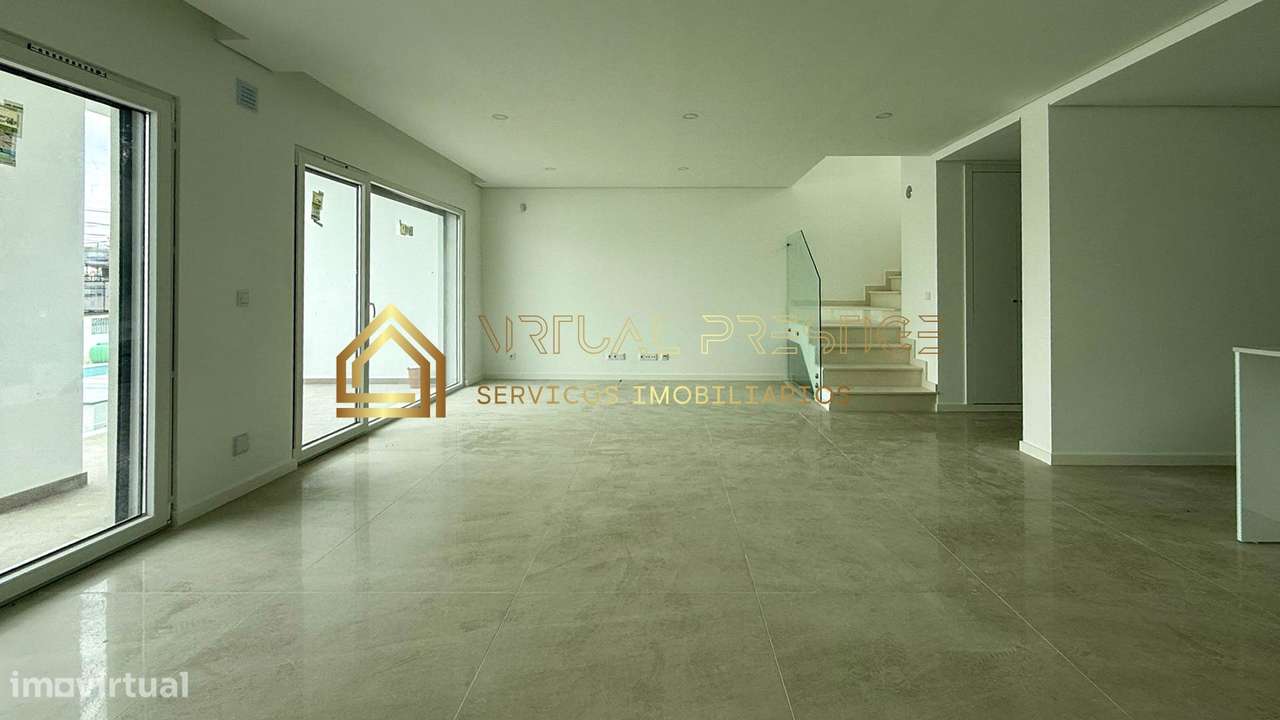 Moradia T4+1 em Banda – Nova - Piscina e Garagem - Palhais - Grande imagem: 5/28