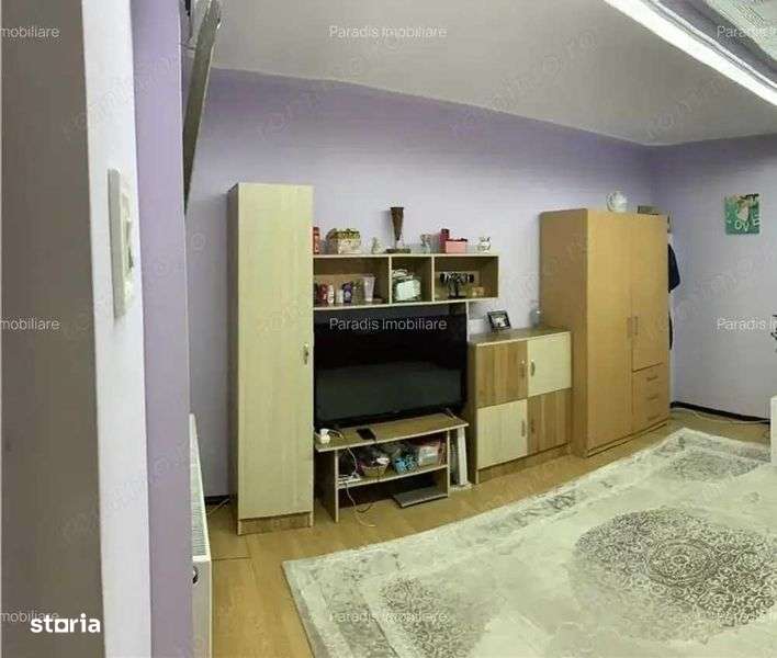 De vanzare casa 3 camere zona Damaroaia 2 bai, balcon deschis