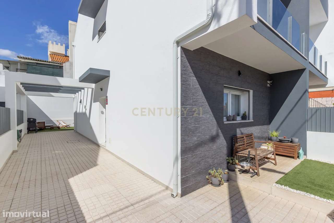 Moradia Geminada como Nova na Quinta do Conde-32