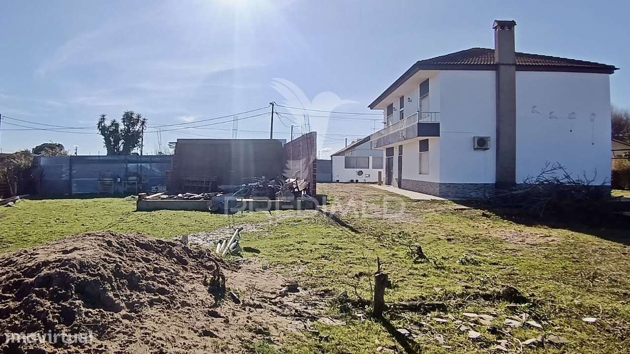 Moradia T3 + 2 com ampla área externa-2