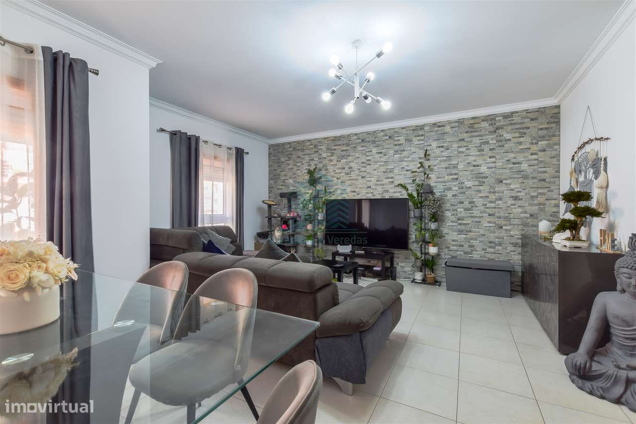 Apartamento T3 com Garagem e Arrecadação em Torres Novas-0