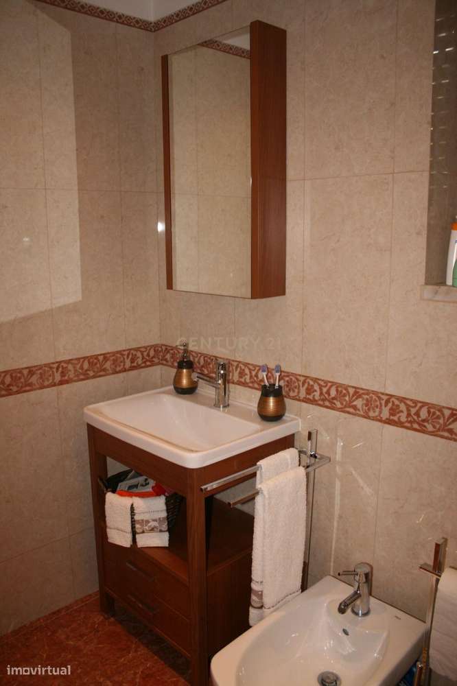 Apartamento T2 mobilado em Amora, Seixal - Oportunidade Única!-11