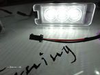 Suporte De Lâmpada De Matricula Com Led Branco Para  Audi TT 8N 2-doors 1999-2006, VW EOS, Golf 4, 5, 6, 7, Lupo, Passat 3C, CC, Polo 6N2, 9N,9N3, Beetle, Passat B6, B7, Phaeton, Scirocco, Seat Altea, Exeo, Exeo ST, Ibiza 6J, Leon 1P, Skoda Superb 3T 4-drs Sedan 2008, Porsche Carrera GT, 911 Carrera 996, 997, GT2, GT3, Boxster 987, Cayene 9PA, Cayman 987C. - 15