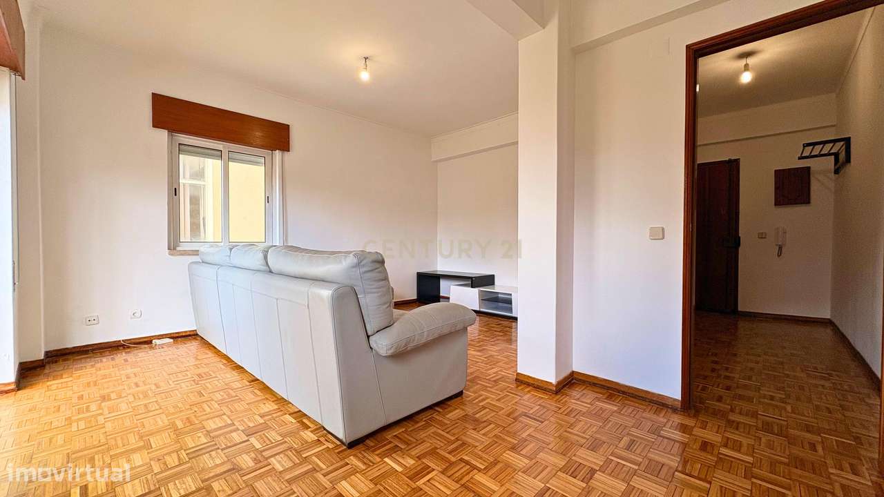 T2 Alverca com varandas e prédio com 2 elevadores - Grande imagem: 4/27