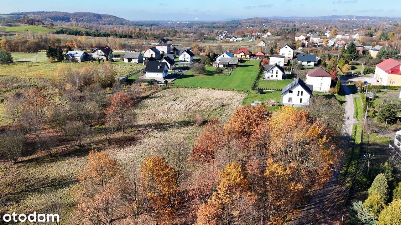 Budowlana działka w spokojnej wsi – 717 m²-9