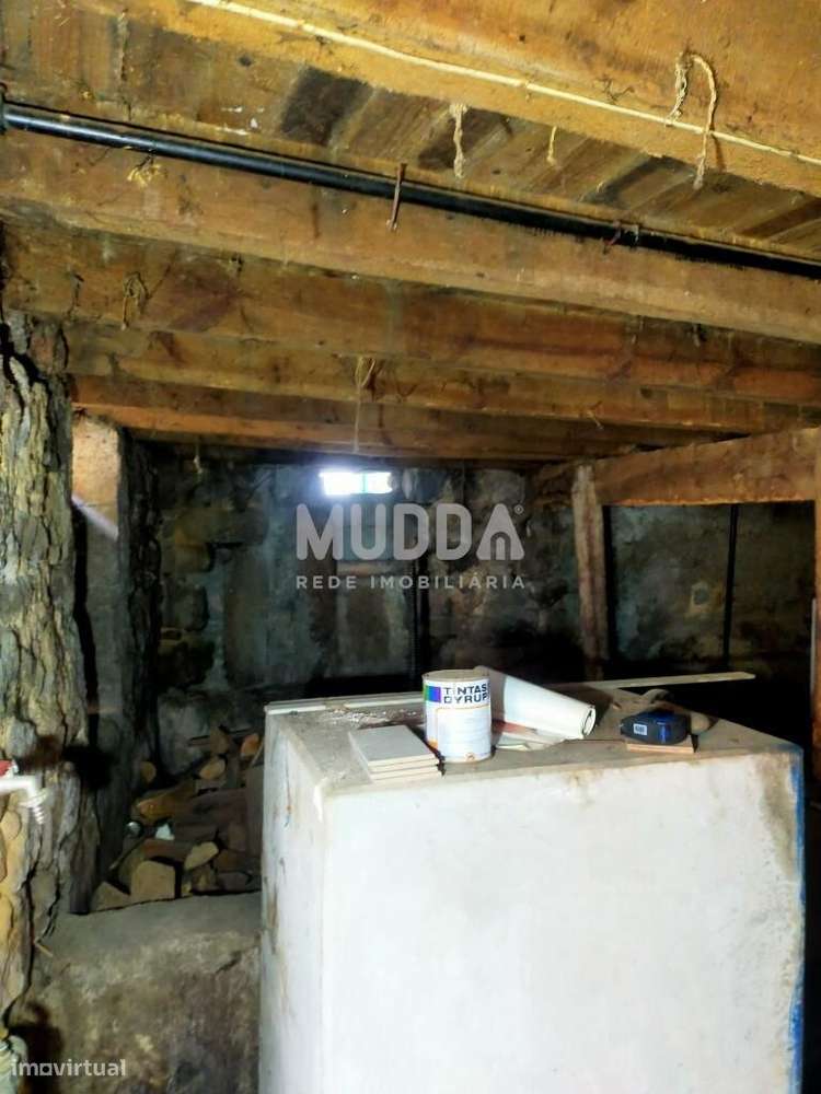 Duas moradias e uma garagem para venda em Gouveia-37