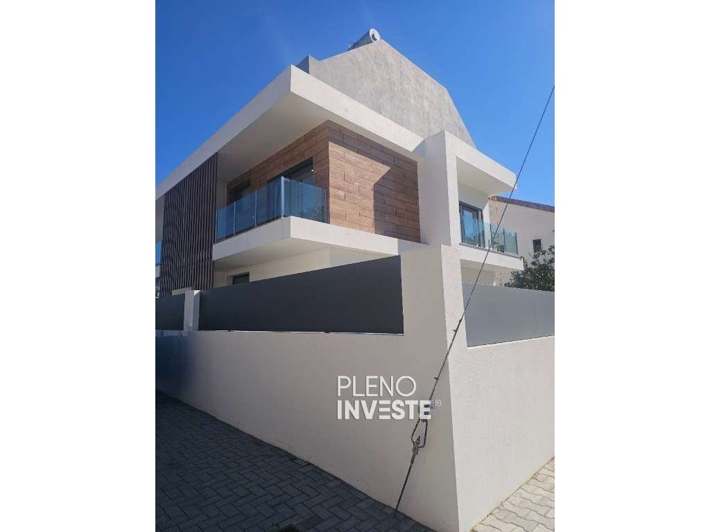 Moradia V3 com piscina Nova construção em Pinhal de Frades-22