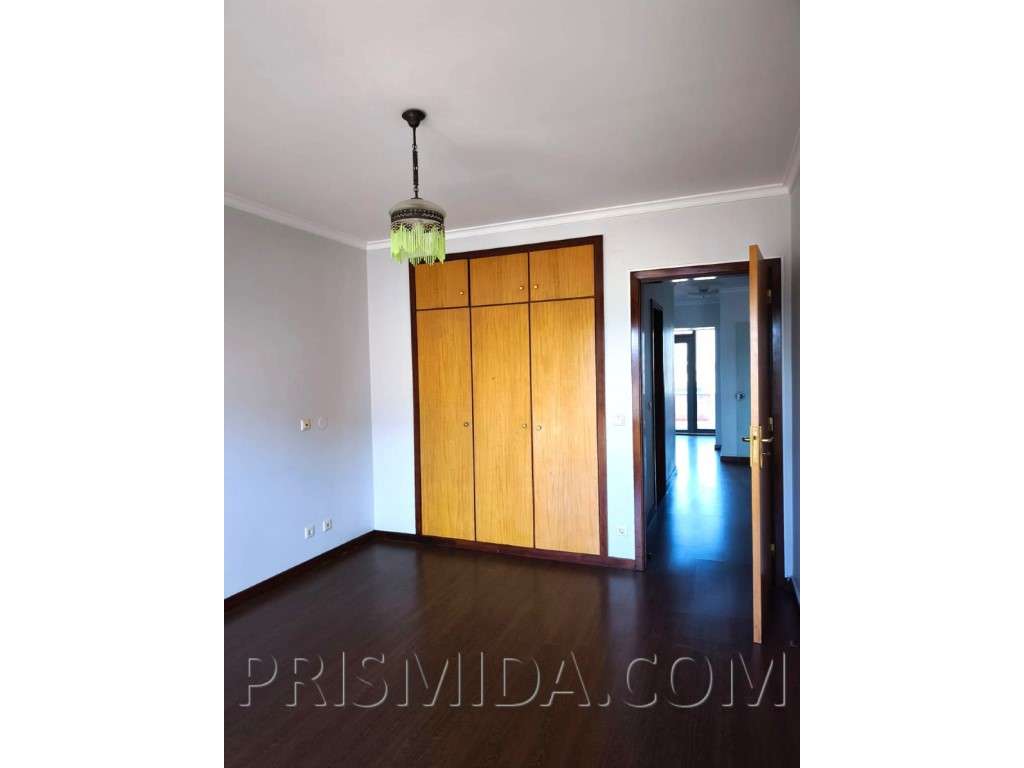 Duplex T4+office Renovado | Bi-Familiar | Terraço c/Churrasqueira-29