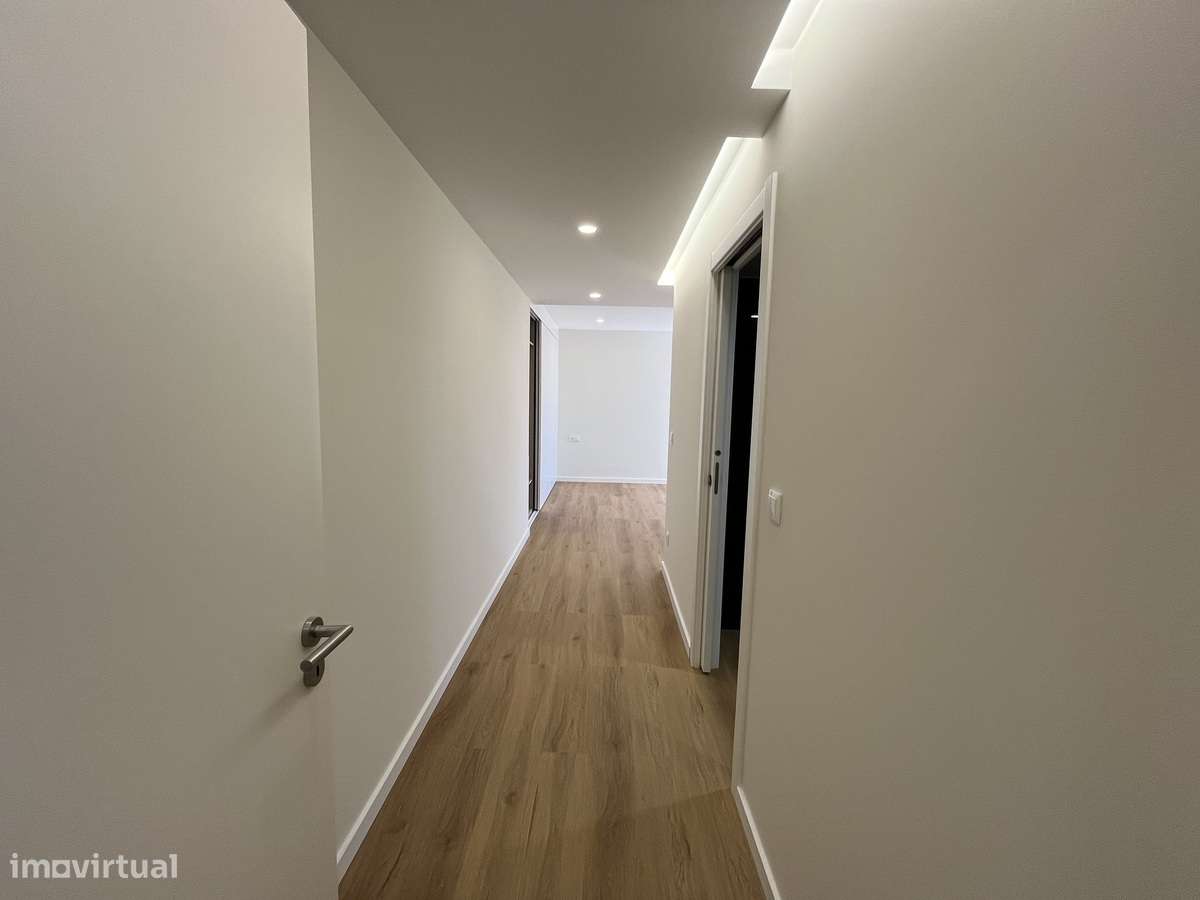 Apartamento T2 totalmente renovado, vista mar-26