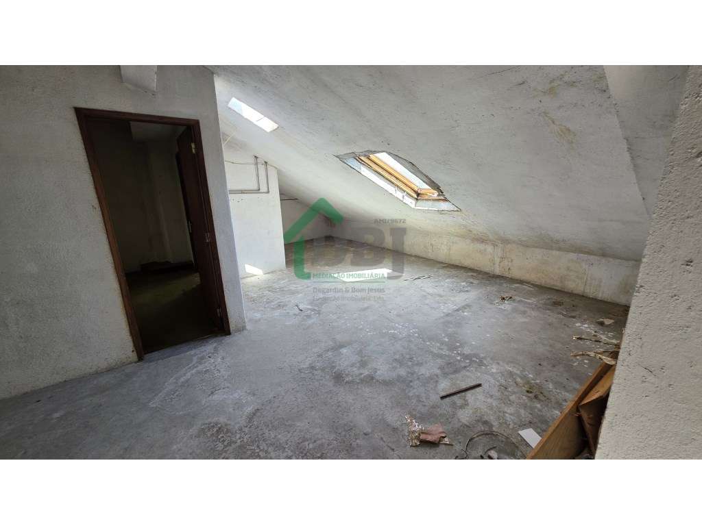 Nova Oportunidade! T5 Renovado no Centro da Covilhã-21