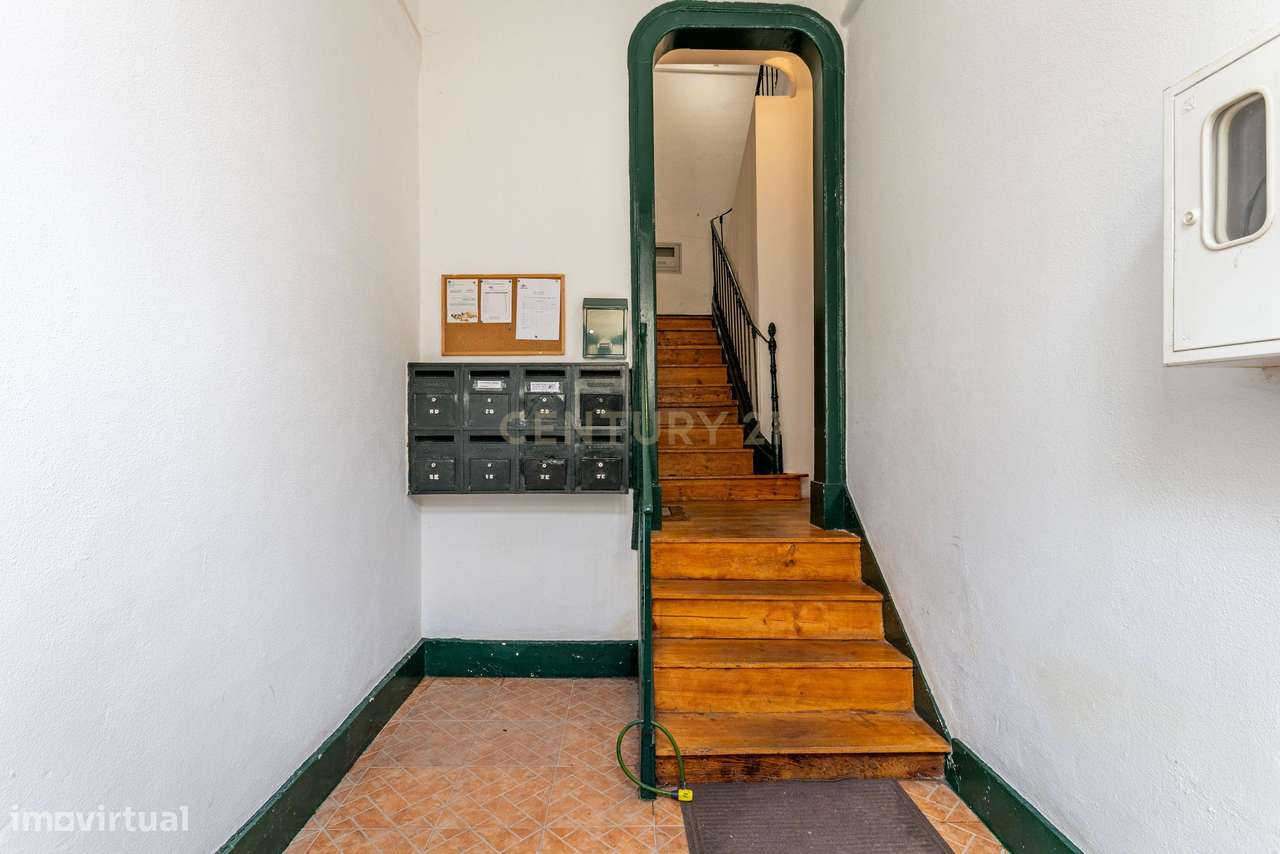 T2 Totalmente Remodelado em São Vicente – Modernidade no Coração de Li - Grande imagem: 2/17