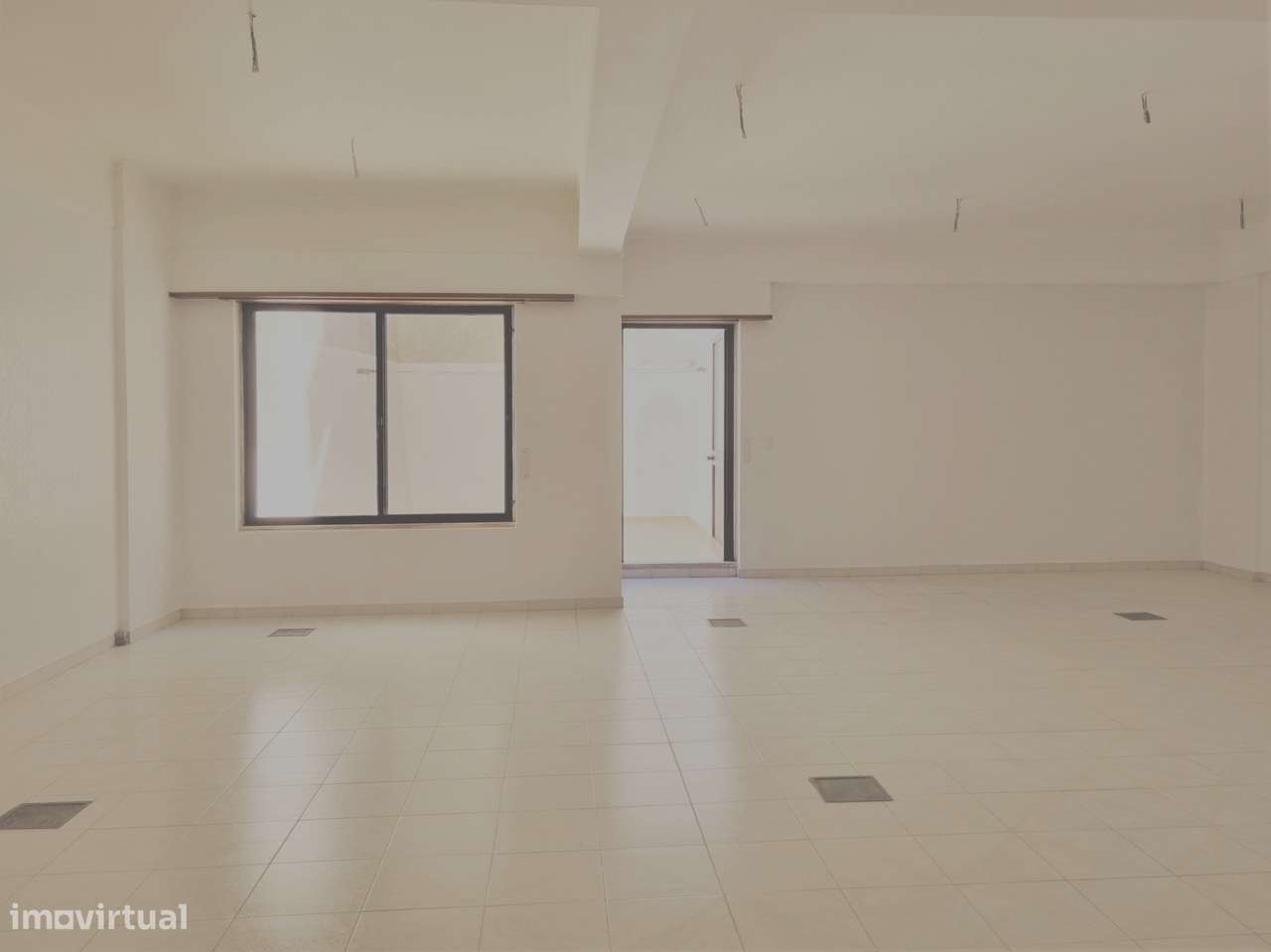Escritório com Potencial para Loft T1/T2 junto à Estação-5