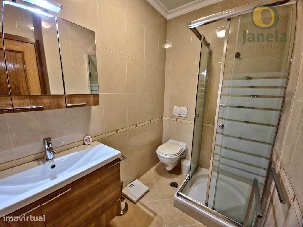 T2 grande com muita luz, duas varandas e boa localização em Faro-31