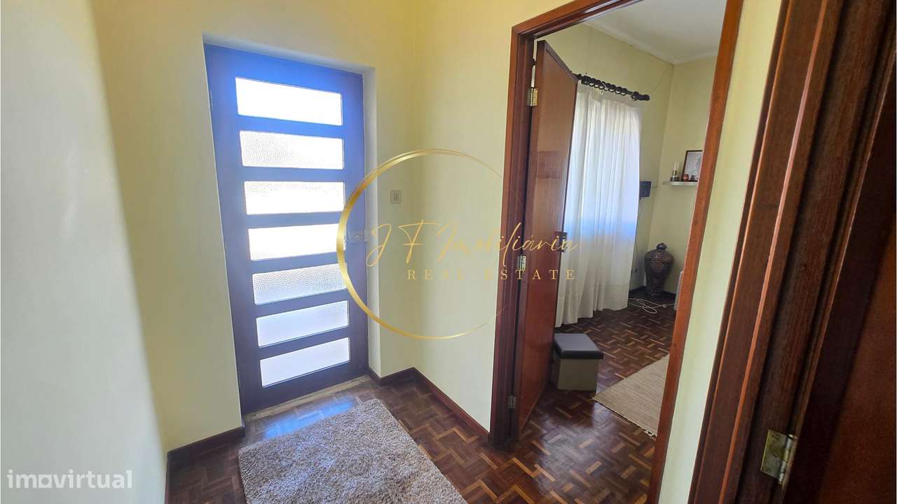 Moradia Geminada T4 com armazem-30