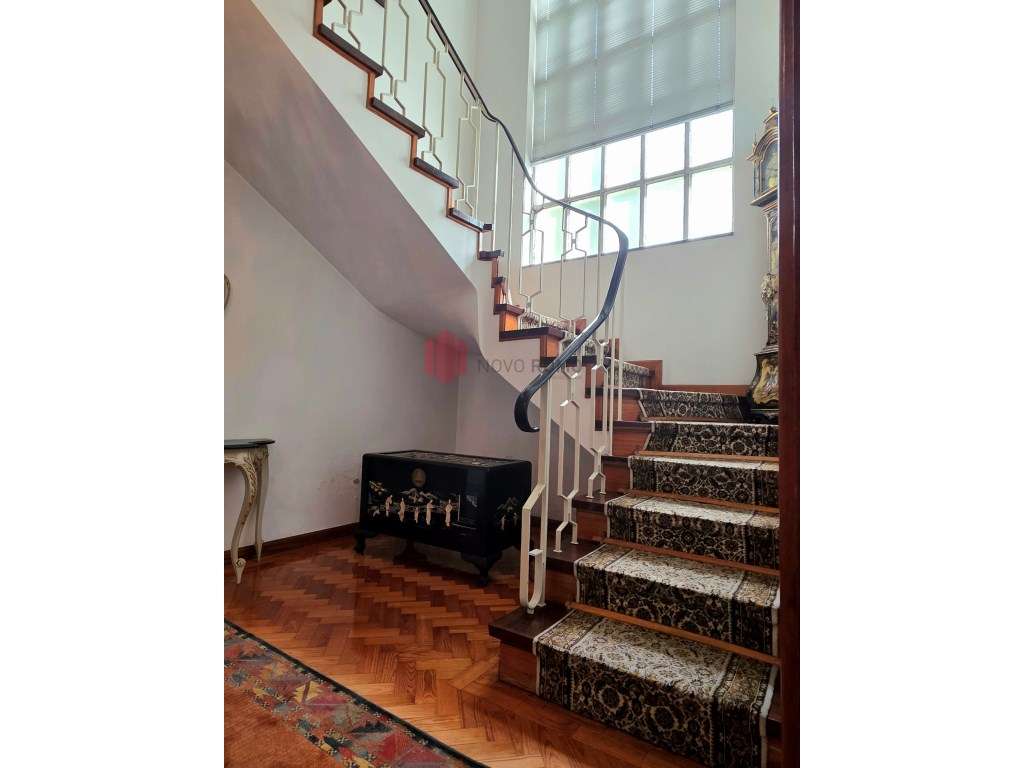 Moradia T6 de 4 frentes em Nogueira da Maia Excelente estado, áreas...-19