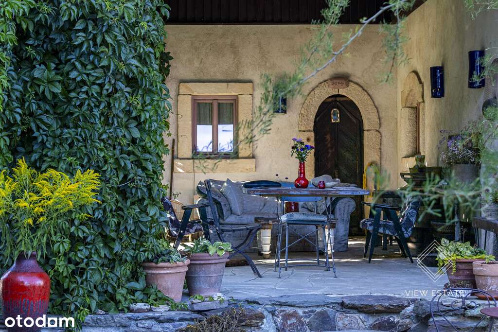 Wyjątkowy artystyczny dom na wzgórzu z pensjonatem-5