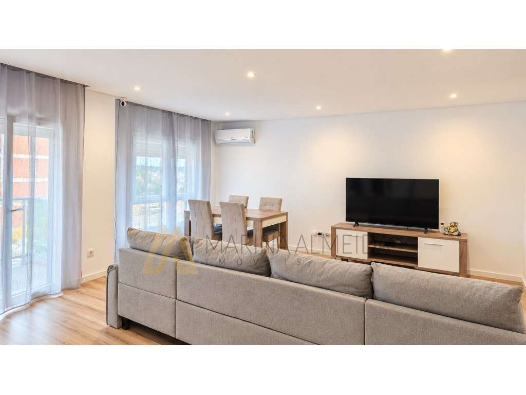Apartamento T3 ( 4 assoalhadas), Semi- Novo com 2 varandas e arrend...-0