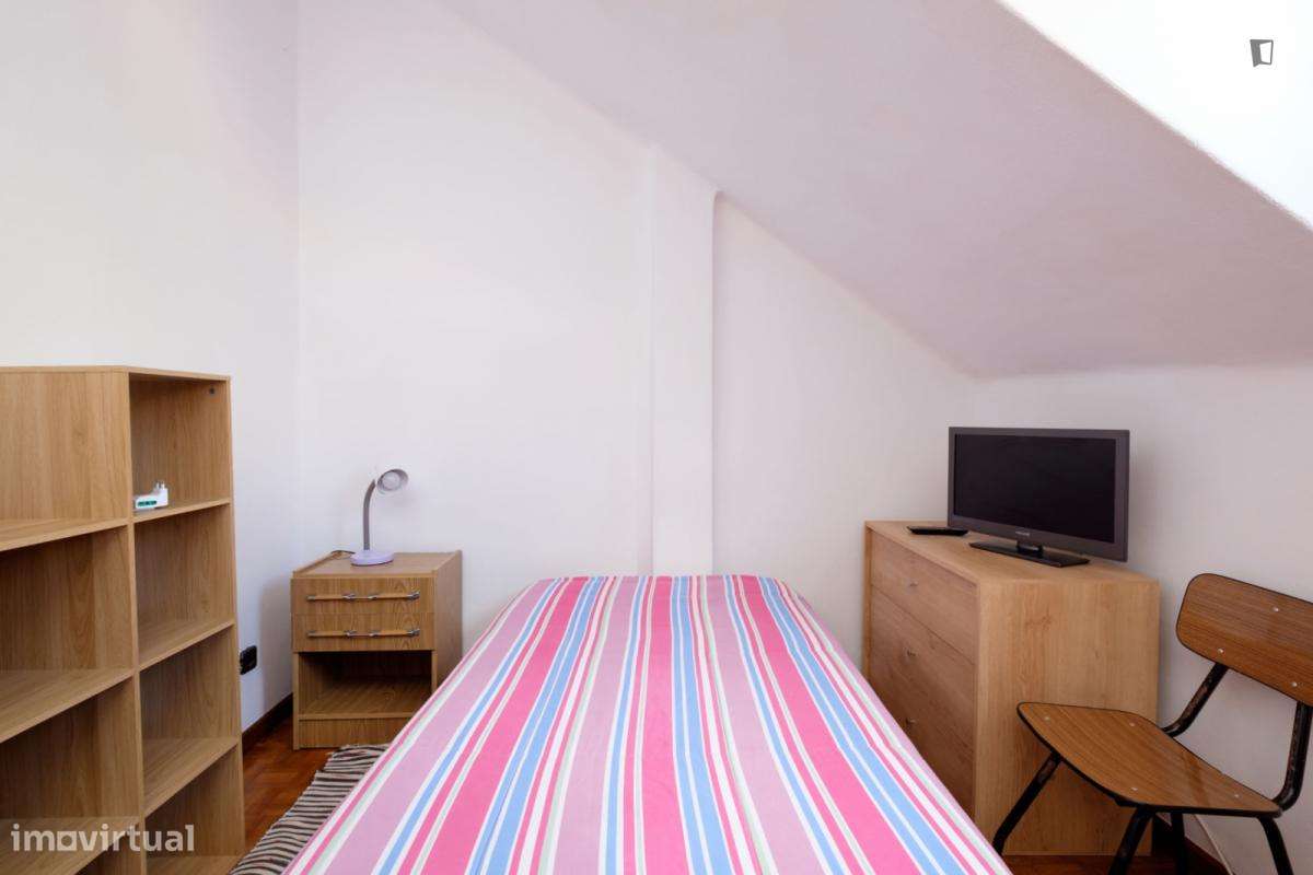 Quarto - localizado em Montes Claros Coimbra - Grande imagem: 5/7