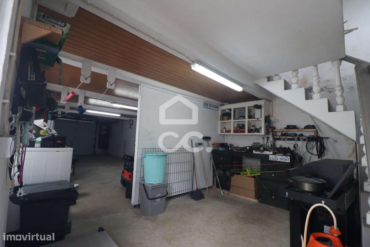 Moradia com 4 Quartos - Achadinha - Nordeste-17