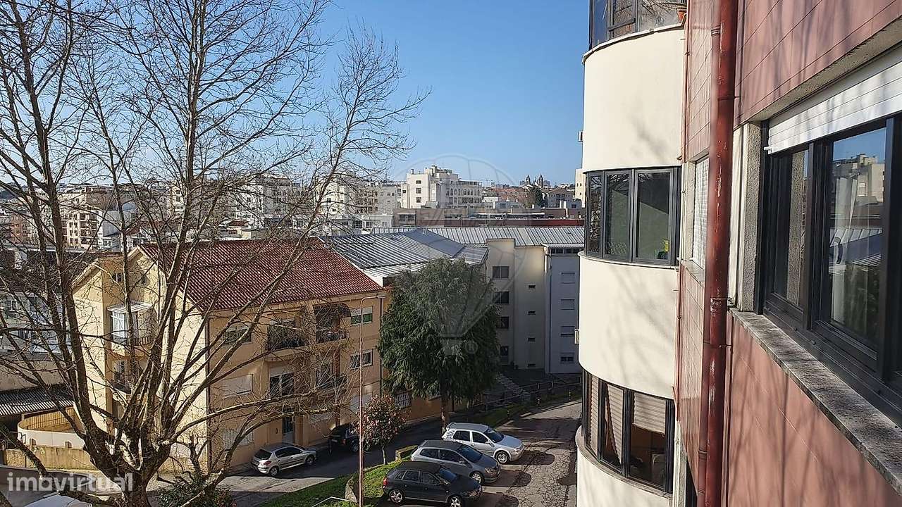 Apartamento T3 no Centro de Braga, junto á escola Alberto S. Paio - Grande imagem: 3/24