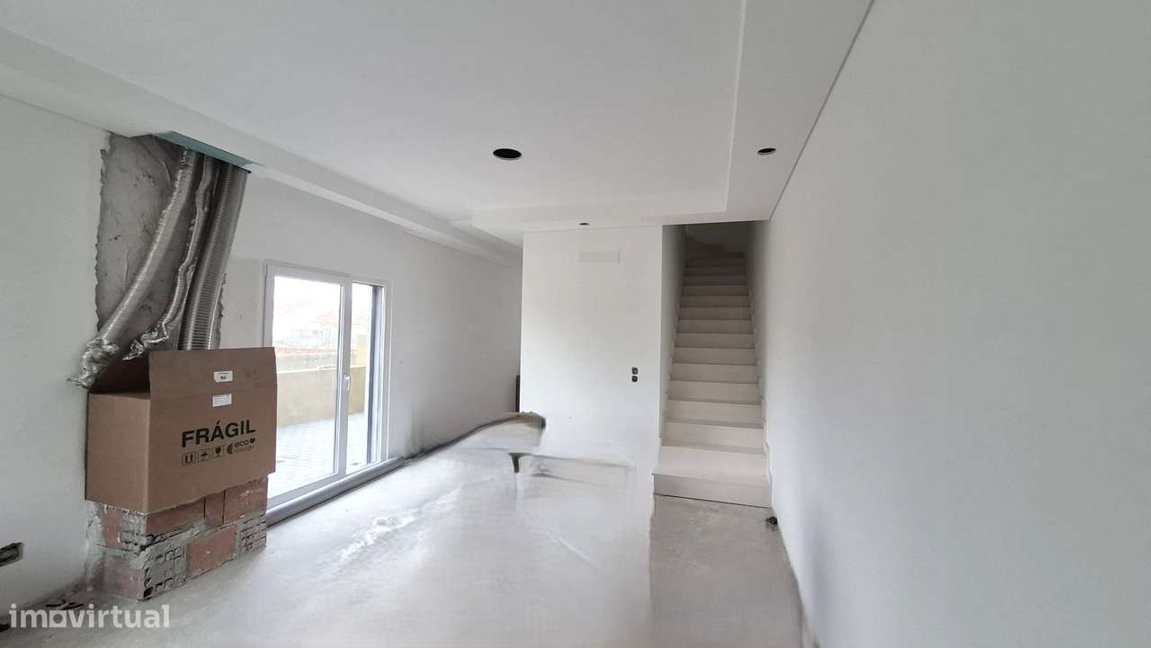 Fantástica Moradia Triplex T4 - Fernão ferro - Grande imagem: 4/29