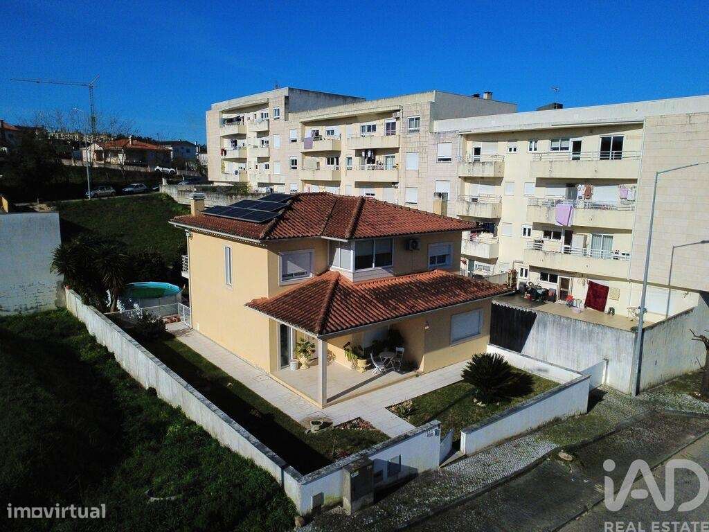 Casa / Villa T4 em Poiares de 195 m2 - Grande imagem: 4/40
