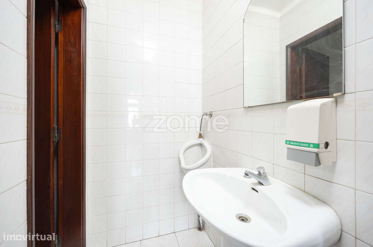 Loja perto da praia da Nazaré-14