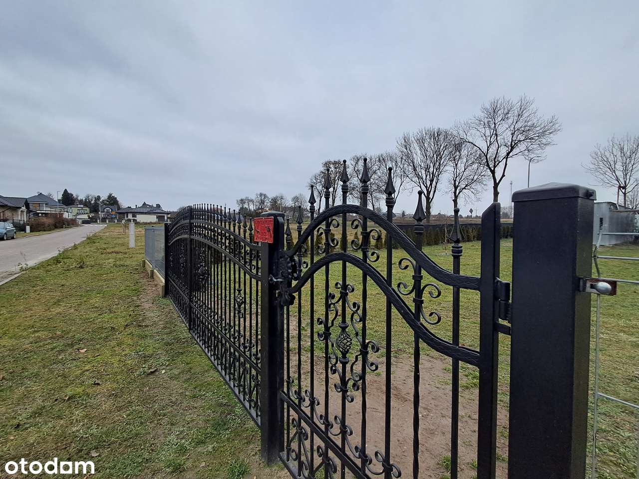 Atrakcyjna działka budowlana 1300 m² – Poniatowa | Media | Ogrodzona - Pełny obrazek: 2/15