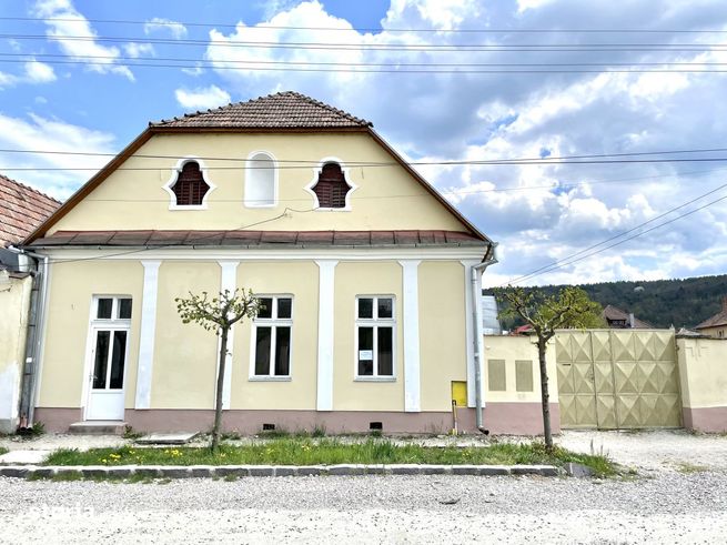 Casă centrală în Gherla stil baroc cu boltă a vella (Cluj)