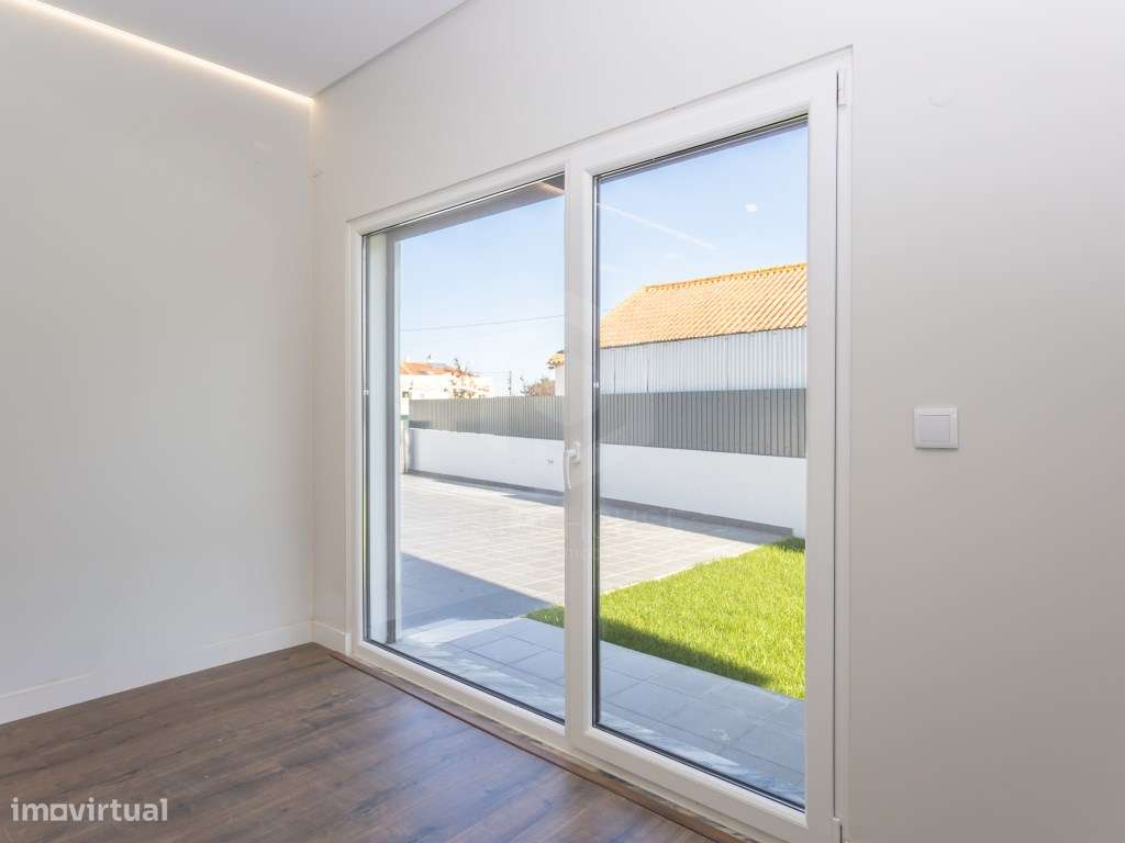 Moradia isolada T5 acabamentos Premium/ piscina e garagem-21