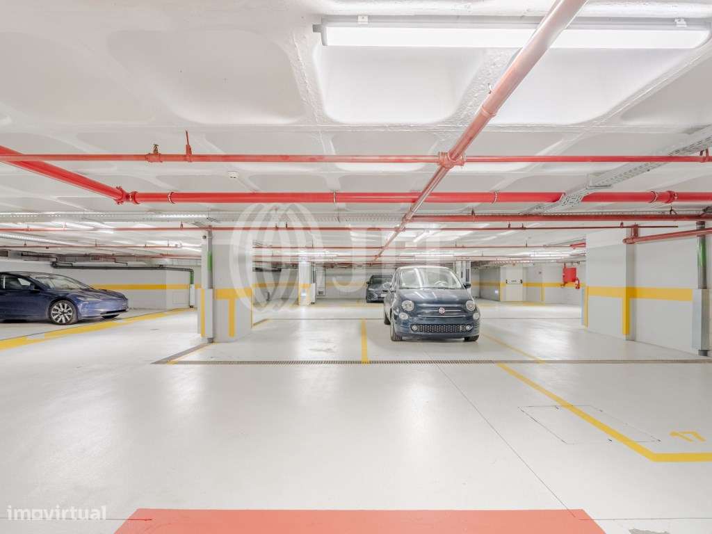Apartamento T3 com dois lugares de garagem em Aliados, Porto-26