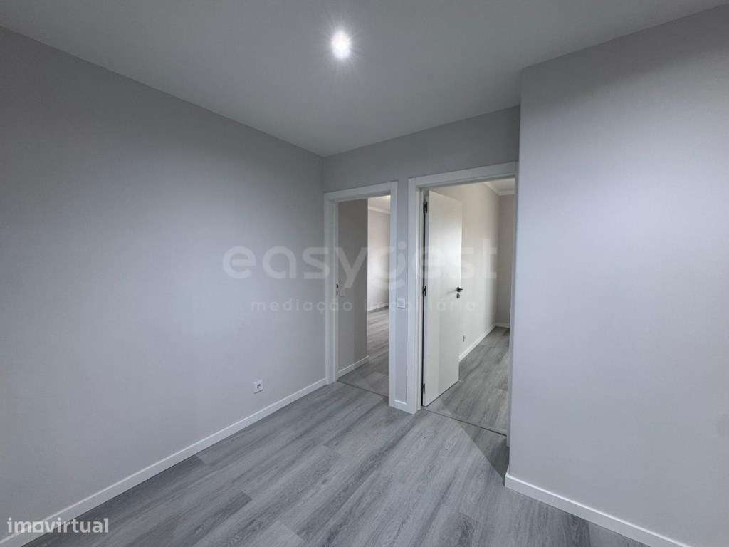 Apartamento T2 renovado, localizado em Quarteira - Grande imagem: 4/25