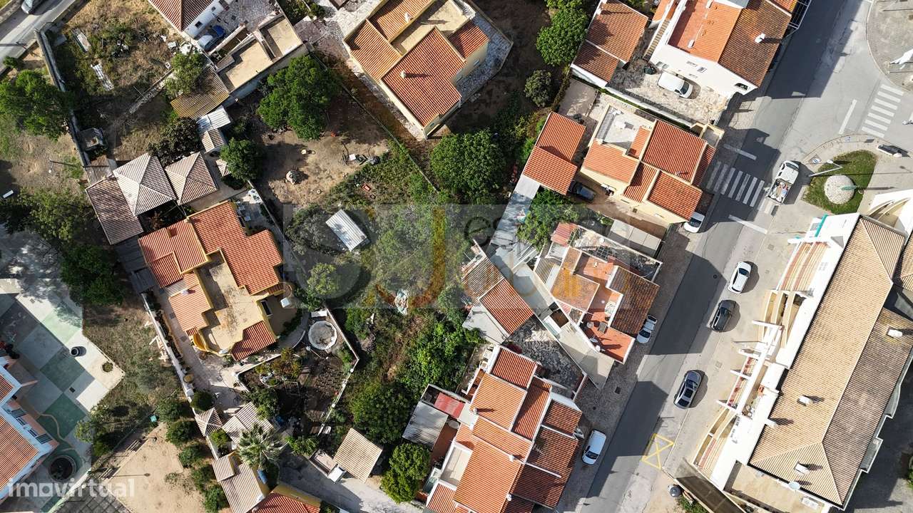 Pêra - Terreno Urbano com 645 m2 - Localização Central-18