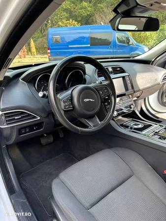 Jaguar XE 2.0 AWD Prestige - 7