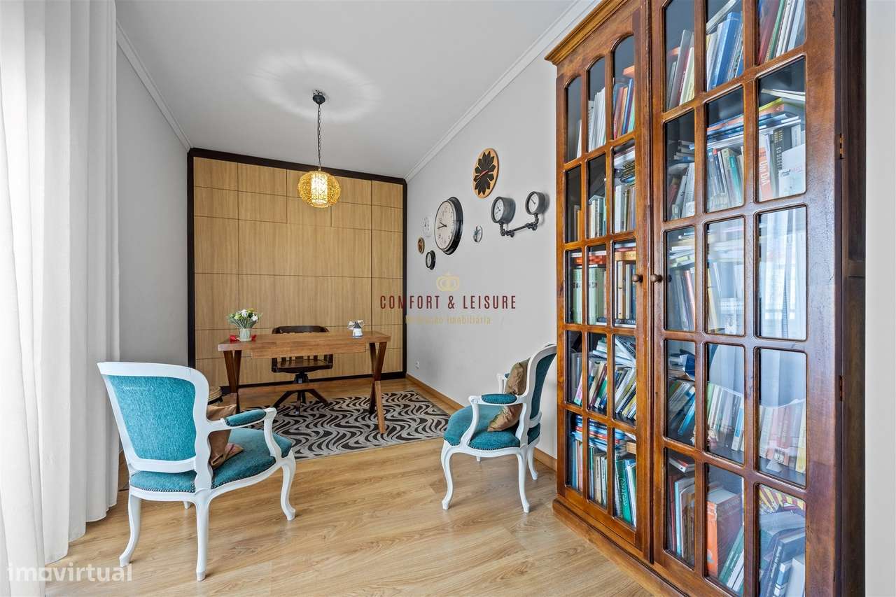 Apartamento com 4 quartos, 2 wc, parqueamento e arrecadação na Ramada,-28