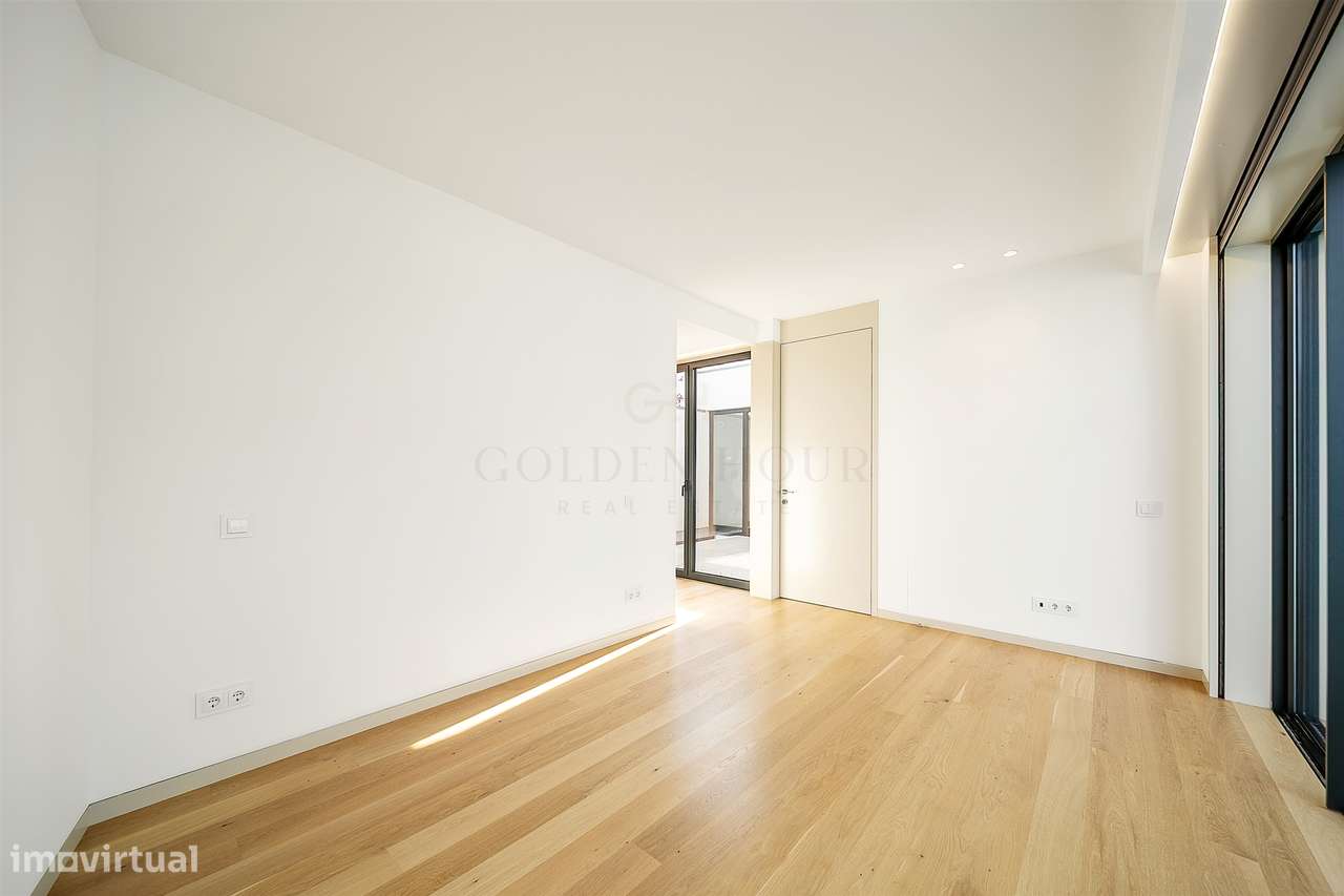 Moradia T4 de Luxo em Canidelo com Vista Mar | Golden Hour Real Estate-37