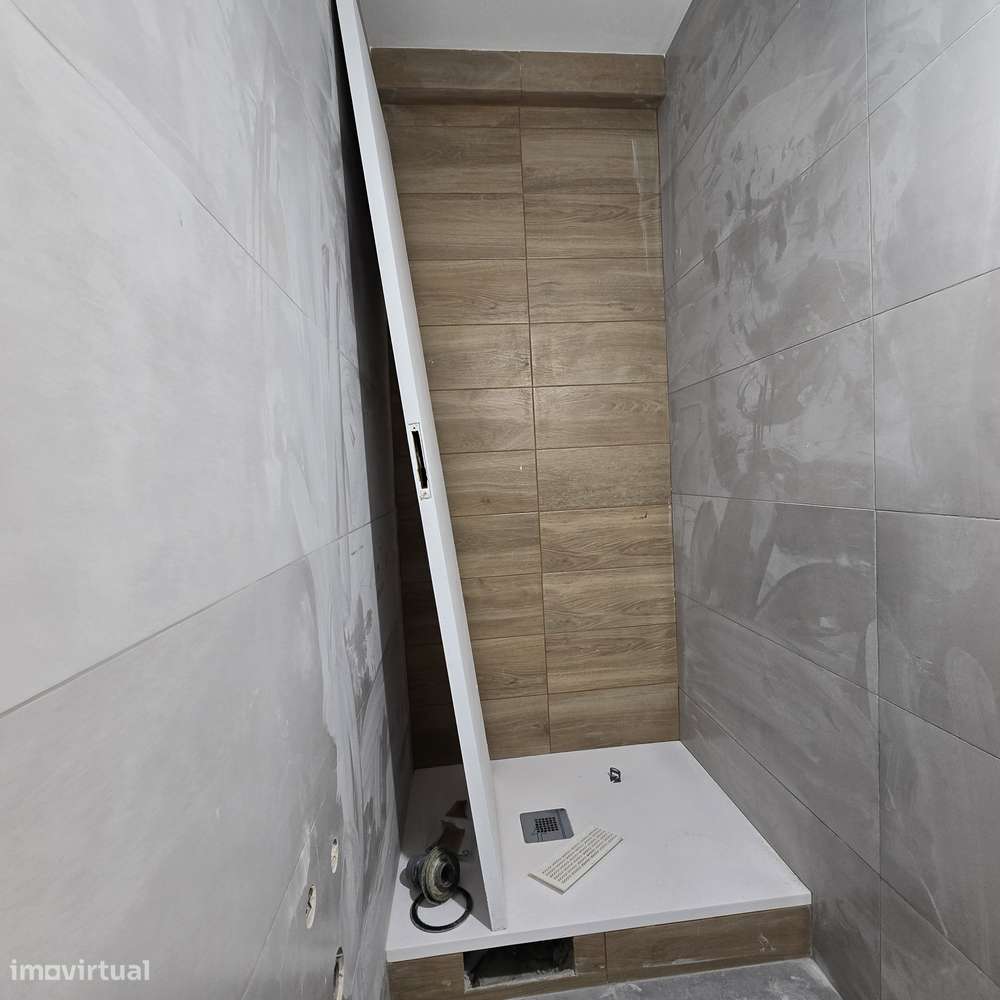 T3 MONTALVÃO Remodelado c/varanda-13