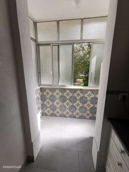 Apartamento Alcântara, T1 - Arrenda-se - Grande imagem: 5/12