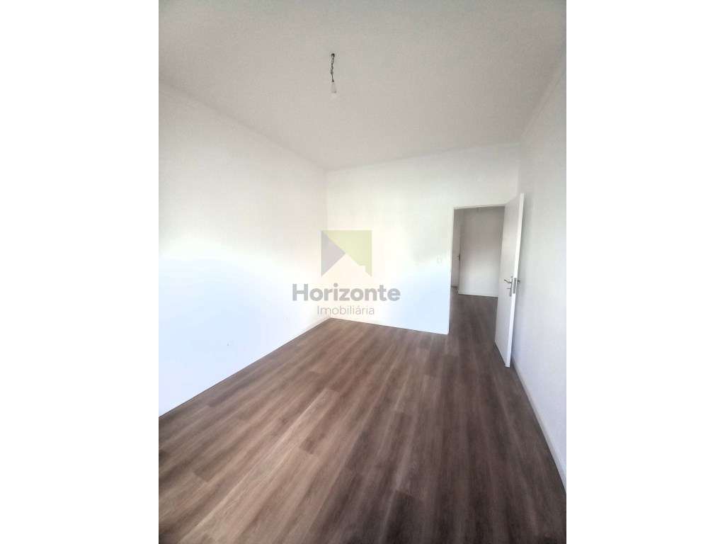 APARTAMENTO T2 COMPLETAMENTE REMODELADO - BARREIRO-10