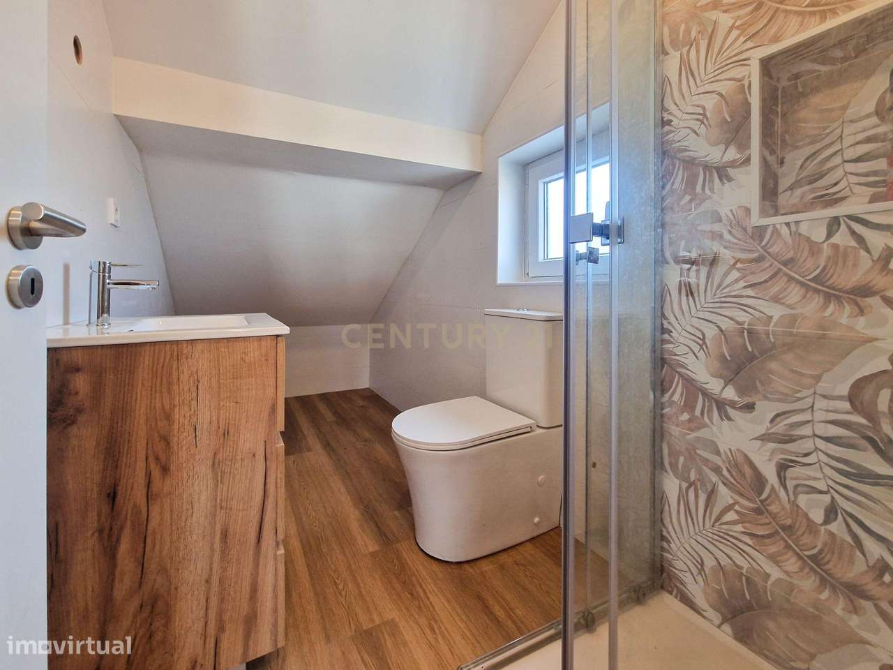 Moradia isolada c/ 4 assoalhadas totalmente remodelada c/ possibilidad-7