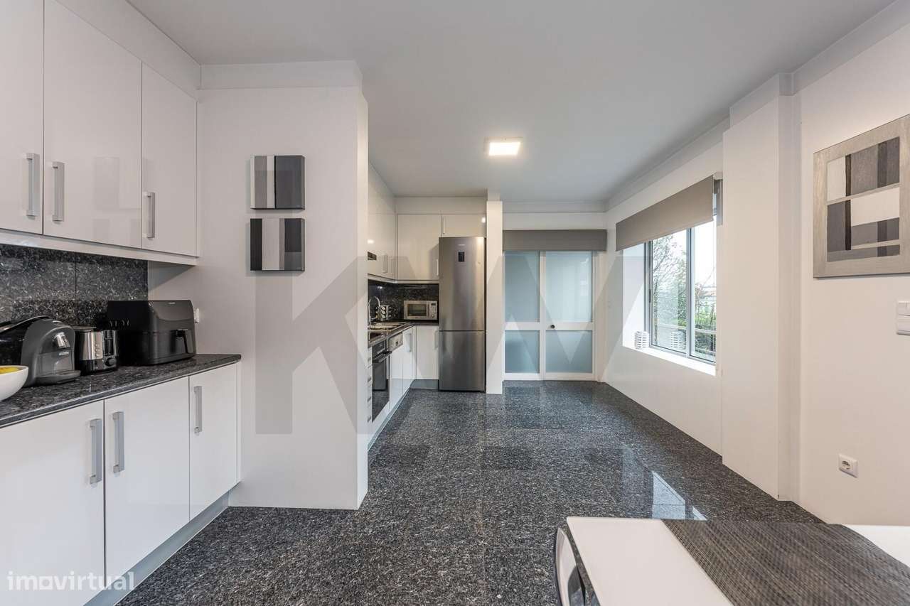 Excelente T5  em Condominio Fechado a Marechal Gomes da Costa, Porto-27