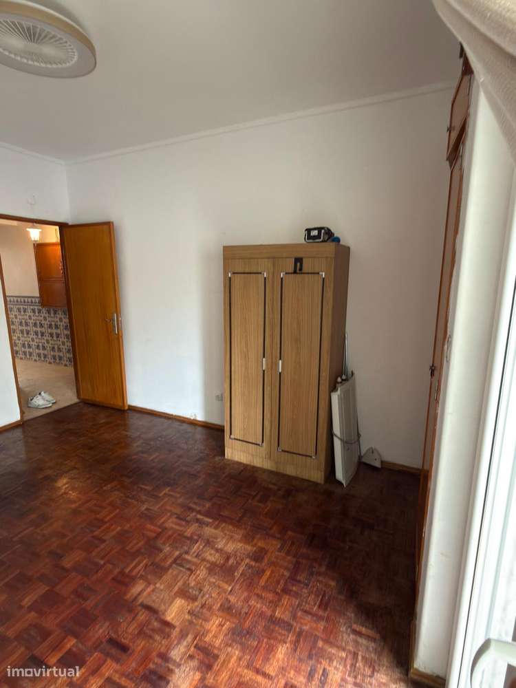 Apartamento T2 em Linda a Velha-11
