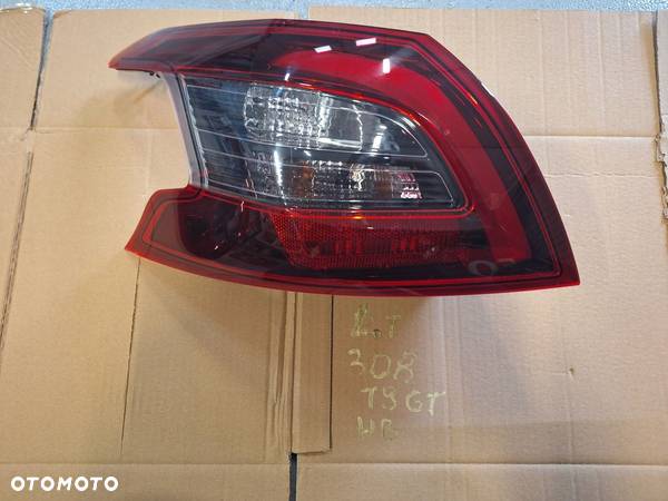 LAMPA TYLNA LEWA PEUGEOT 308 II T9 HB - 1