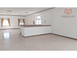 ESPAÇO COMERCIAL / LOJA com 359 m2, em ótimo estado em En...