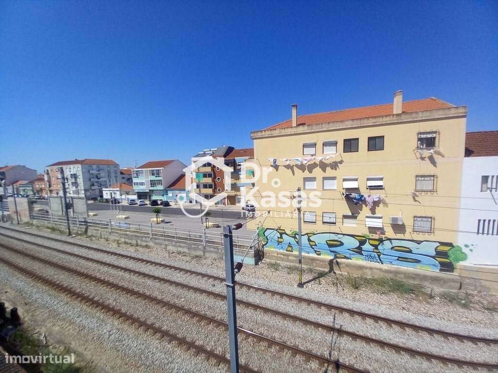 Apartamento T1 com varanda na Baixa da Banheira-17